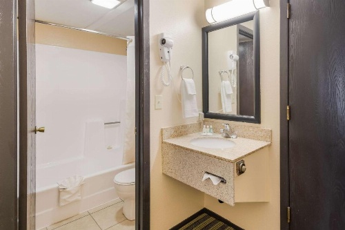 Quality Inn Clovis image 17